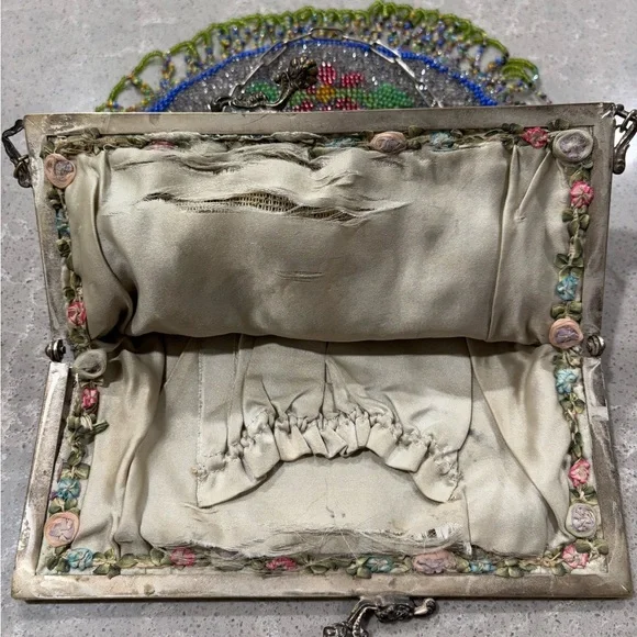 Vintage Beaded Art Deco 1920’s Clip Purse with Chain - Picture 6 of 15